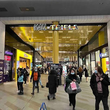 Lägenhet Brand New Modern Built-in Mall Of Tripla *